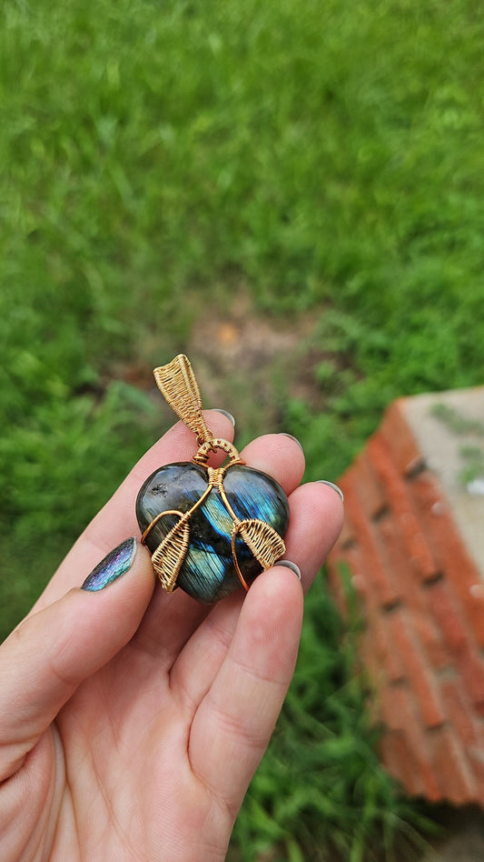 Heart-Stone Weave Pendant